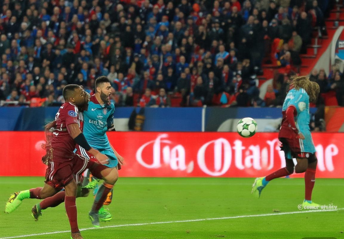 巴黎圣日耳曼VS拜仁慕尼黑：巅峰对决战术解析与精彩瞬间回顾(图3)